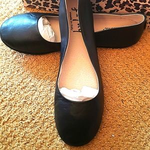 FRENCH SOLE NAPA LEATHER FLATS BLACK  SIZE 10 1/2